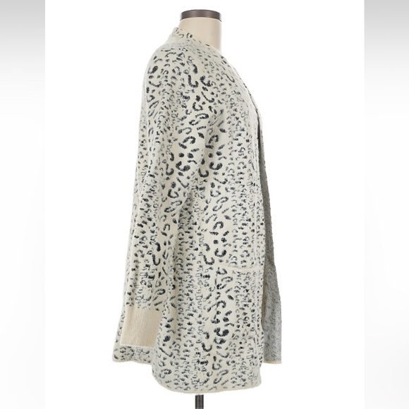 NWT Chic Cream and Black Leopard Cardigan - Picture 4 of 8